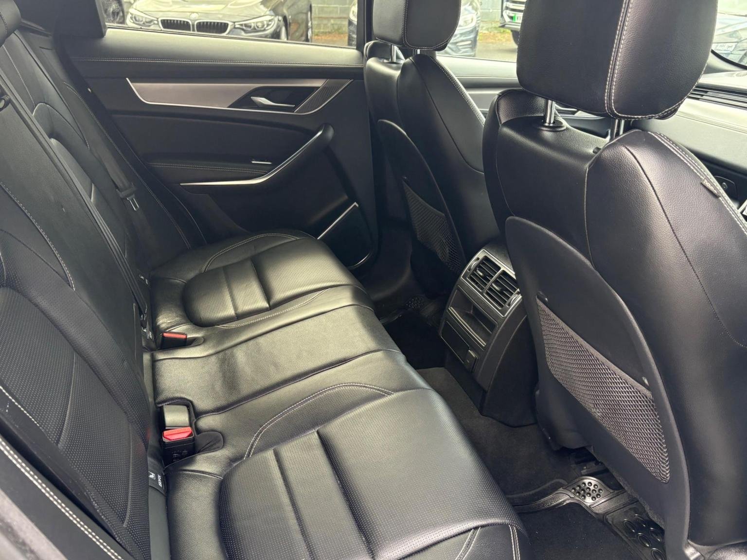 Jaguar F Pace