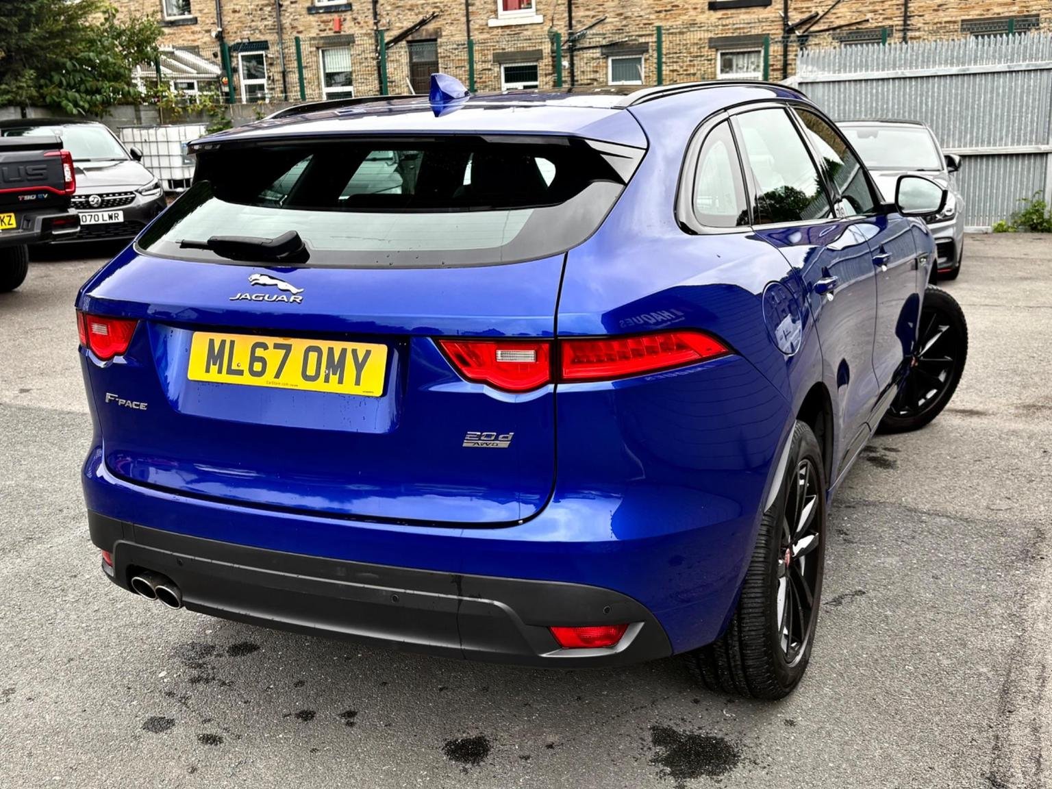 Jaguar F Pace
