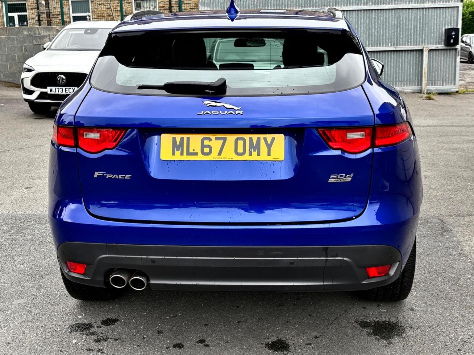 Jaguar F Pace