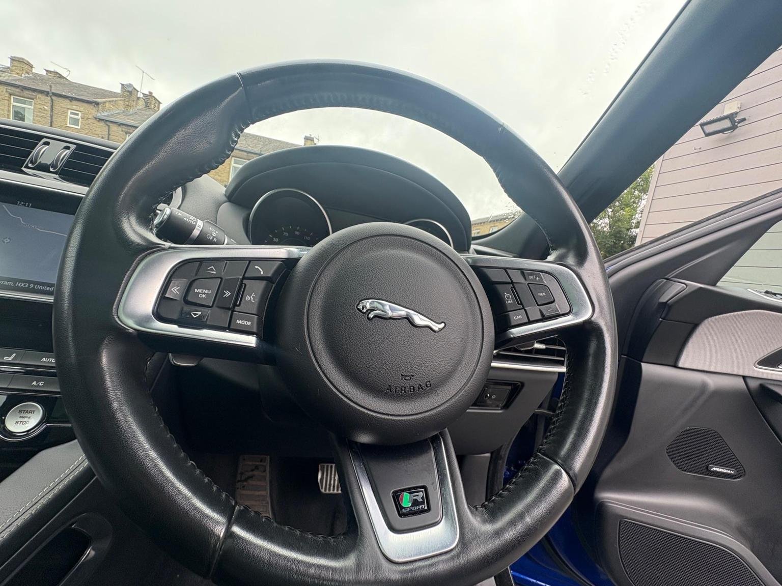 Jaguar F Pace