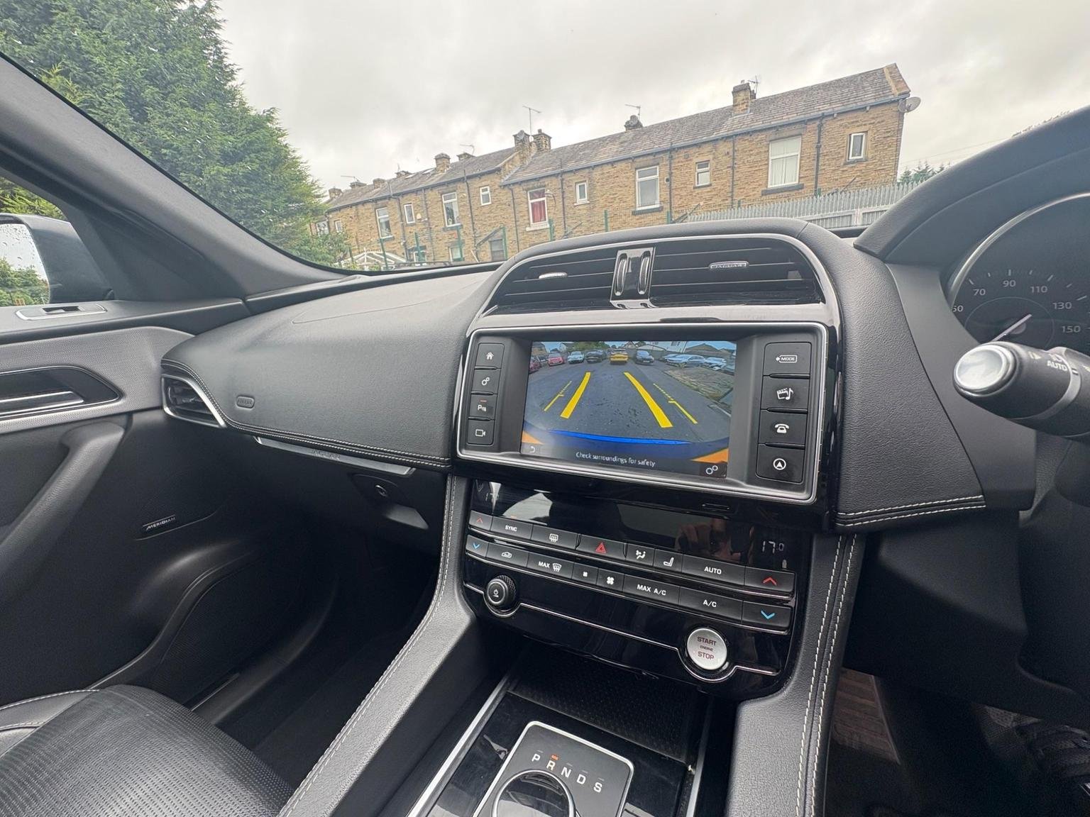 Jaguar F Pace