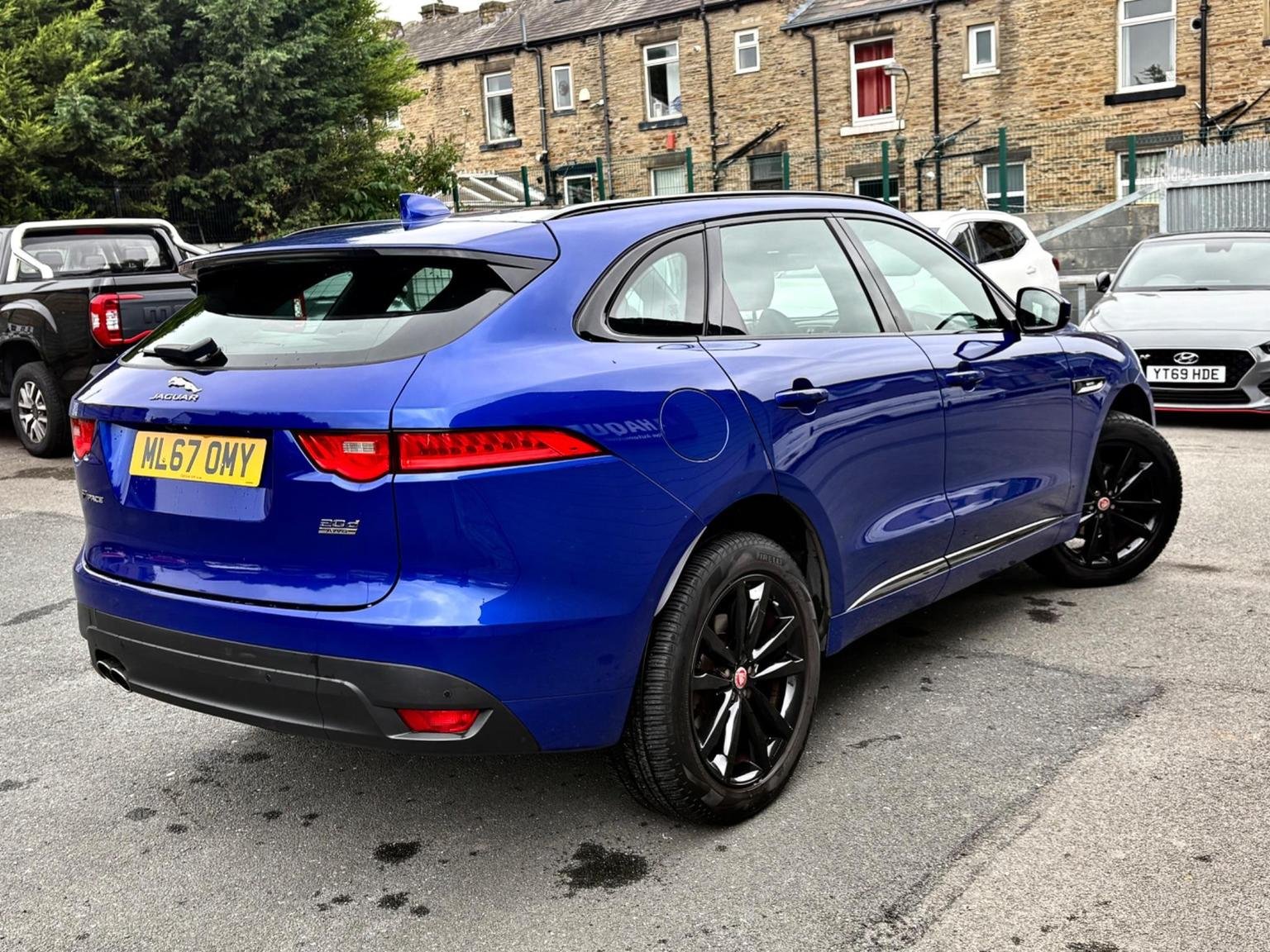 Jaguar F Pace
