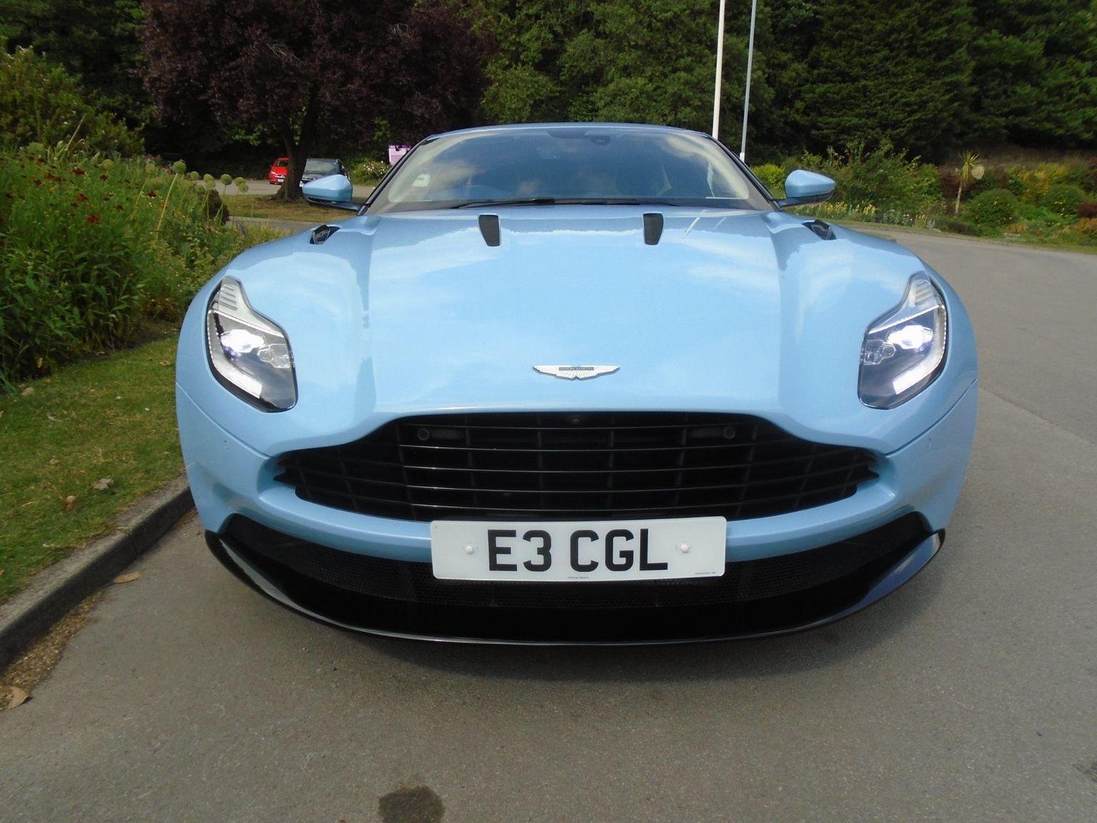 Aston Martin DB11