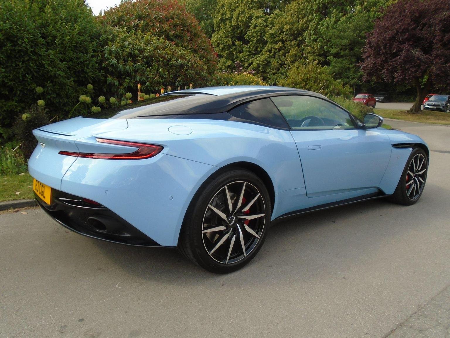 Aston Martin DB11