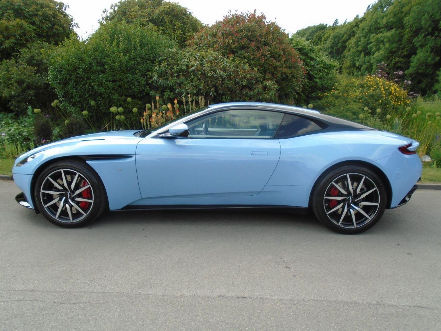 Aston Martin DB11
