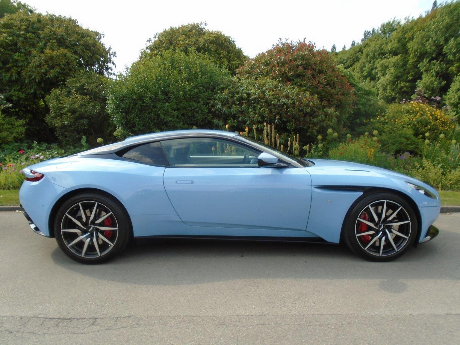 Aston Martin DB11