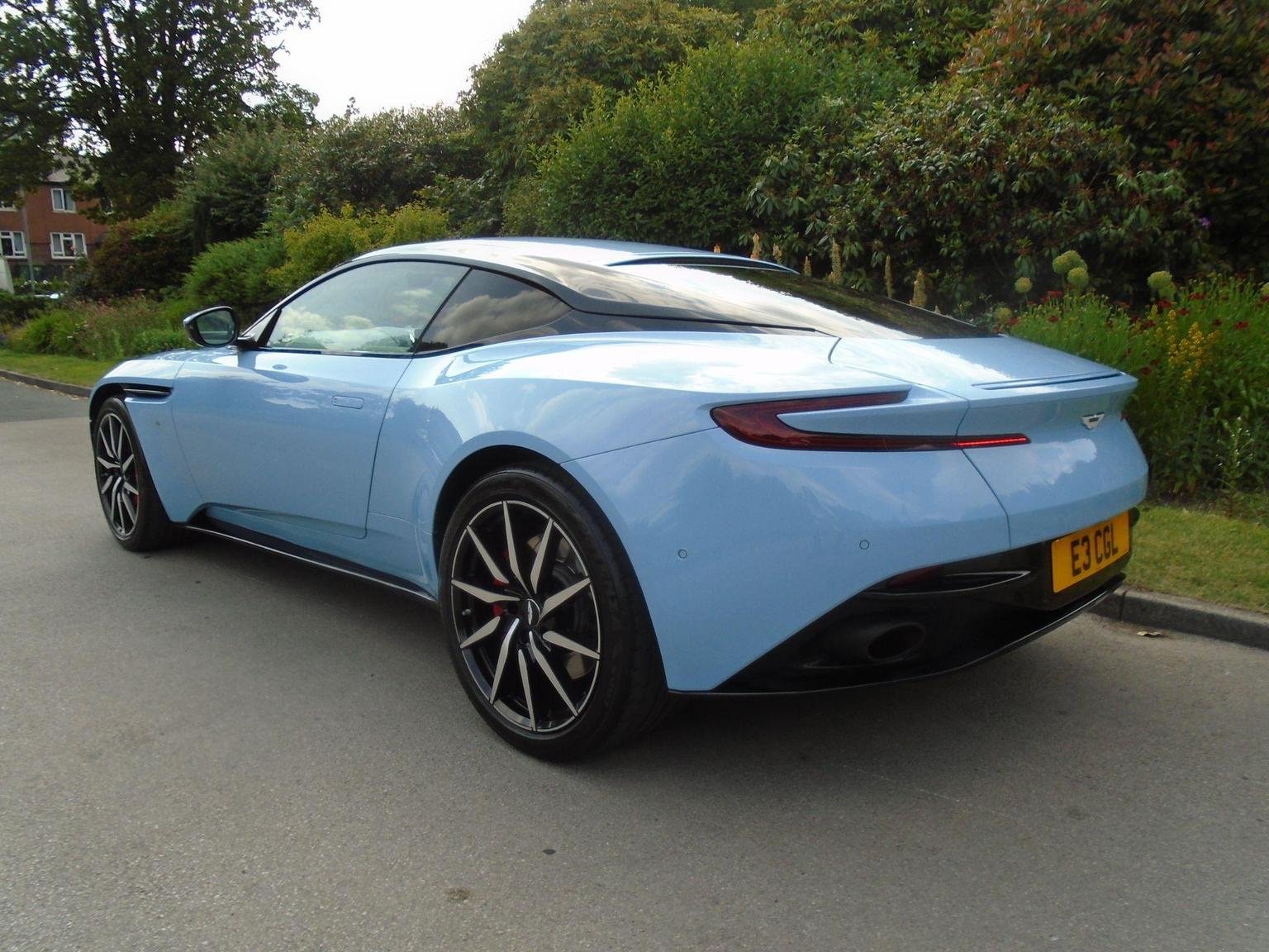 Aston Martin DB11