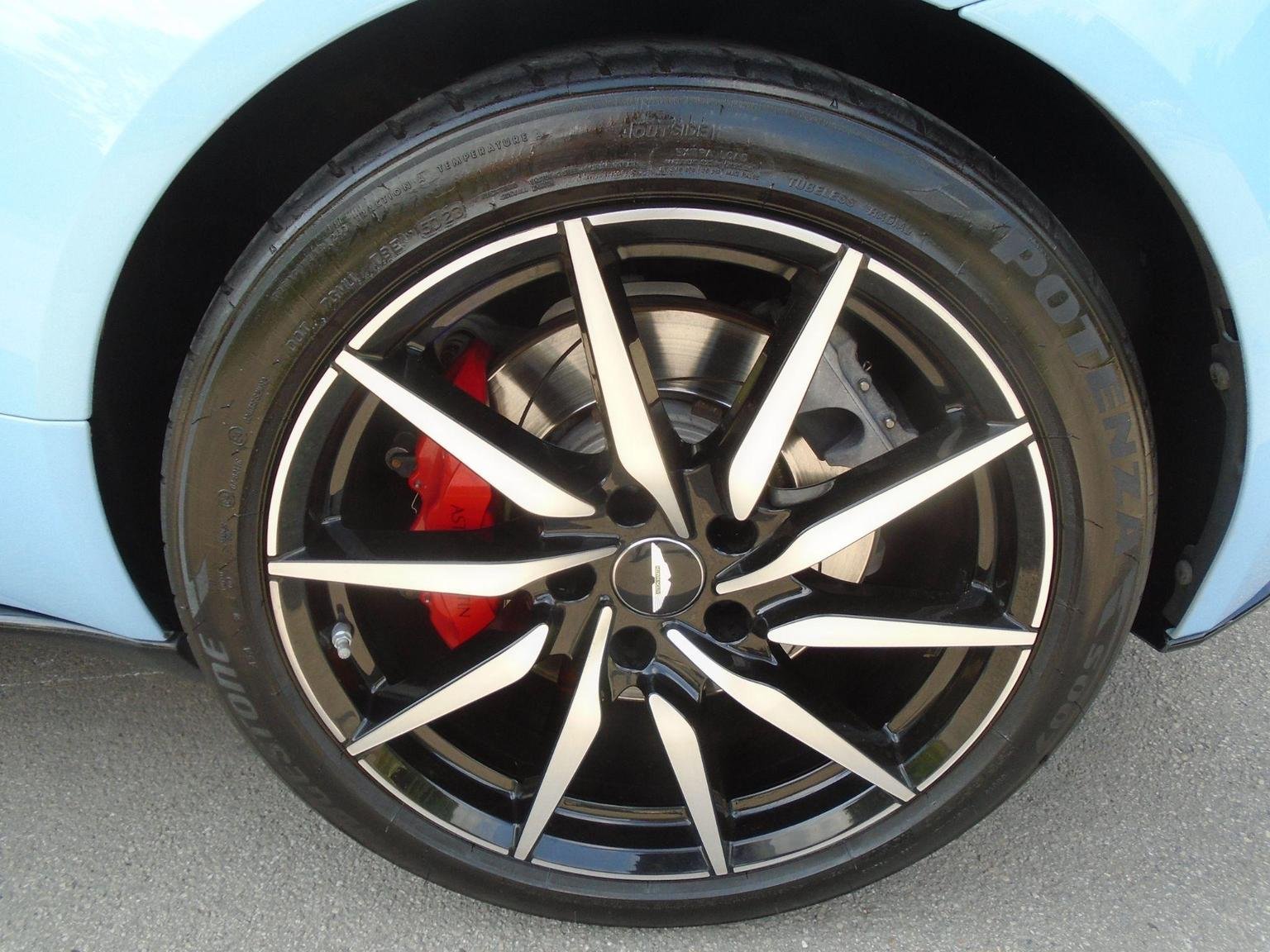 Aston Martin DB11