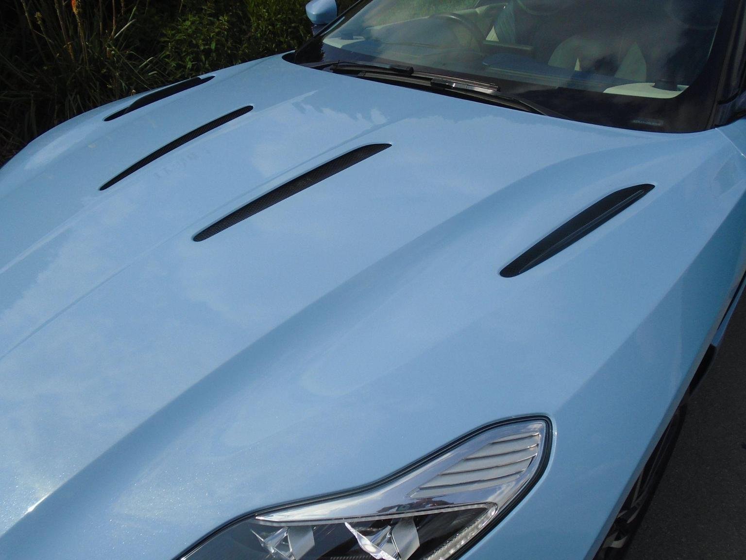 Aston Martin DB11