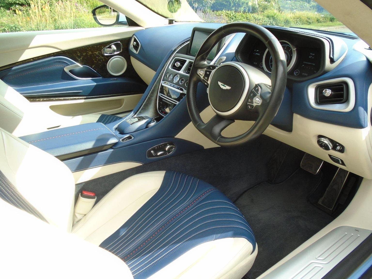 Aston Martin DB11