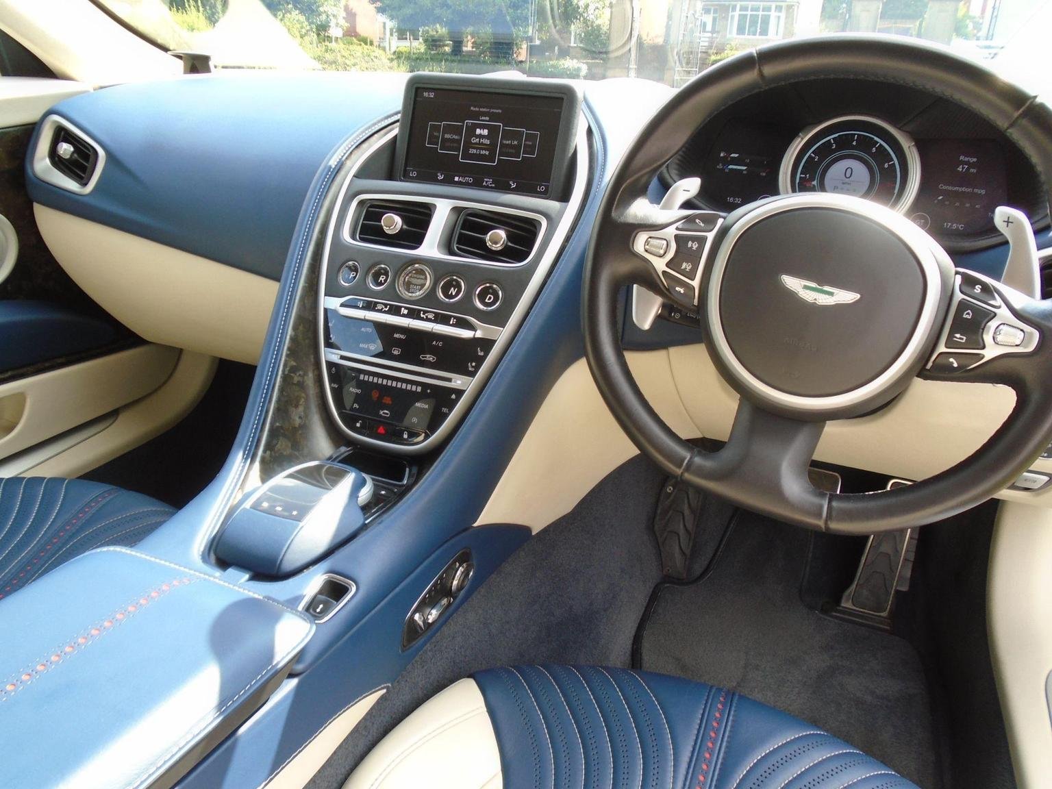 Aston Martin DB11