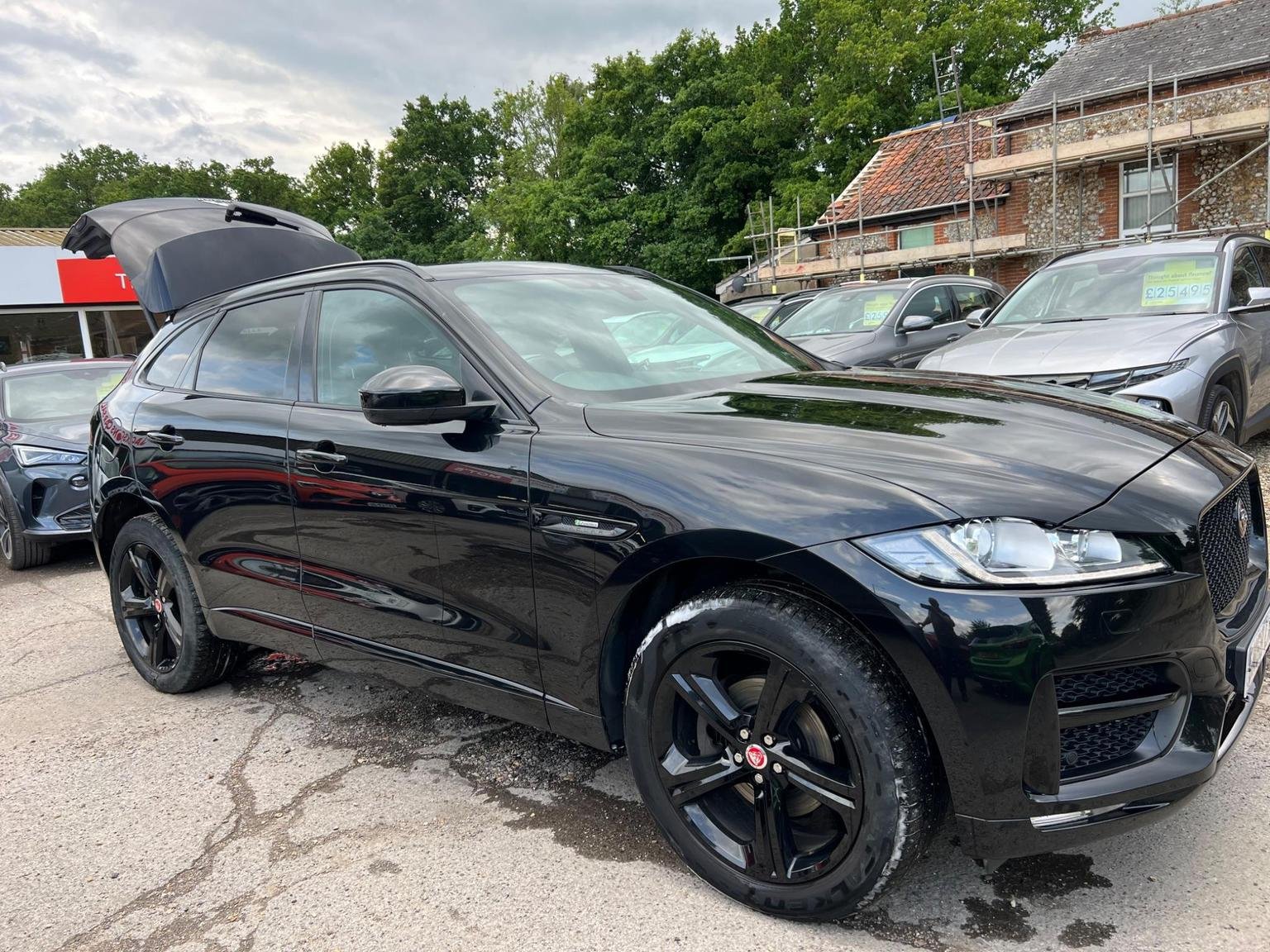 Jaguar F Pace