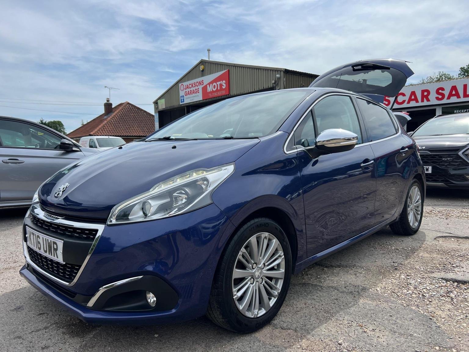 Peugeot 208