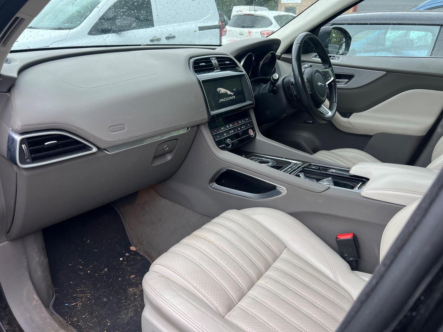 Jaguar F Pace