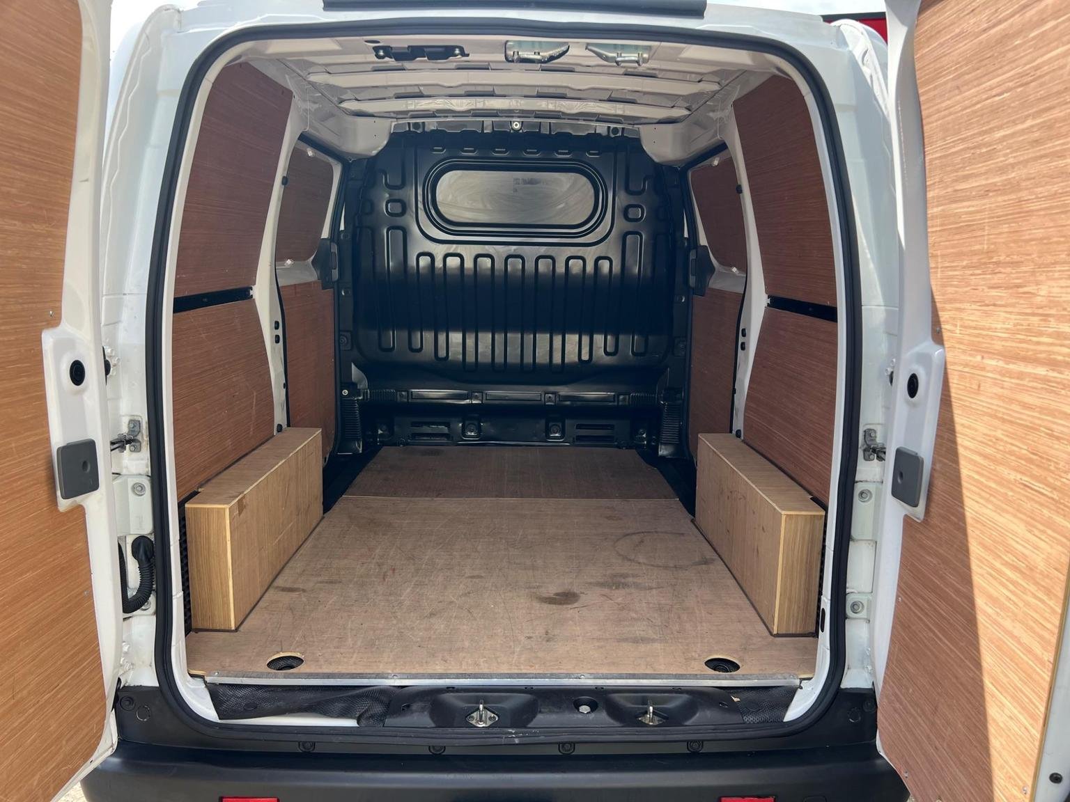 Nissan eNV200