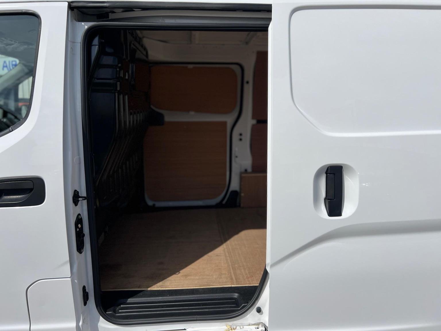 Nissan eNV200