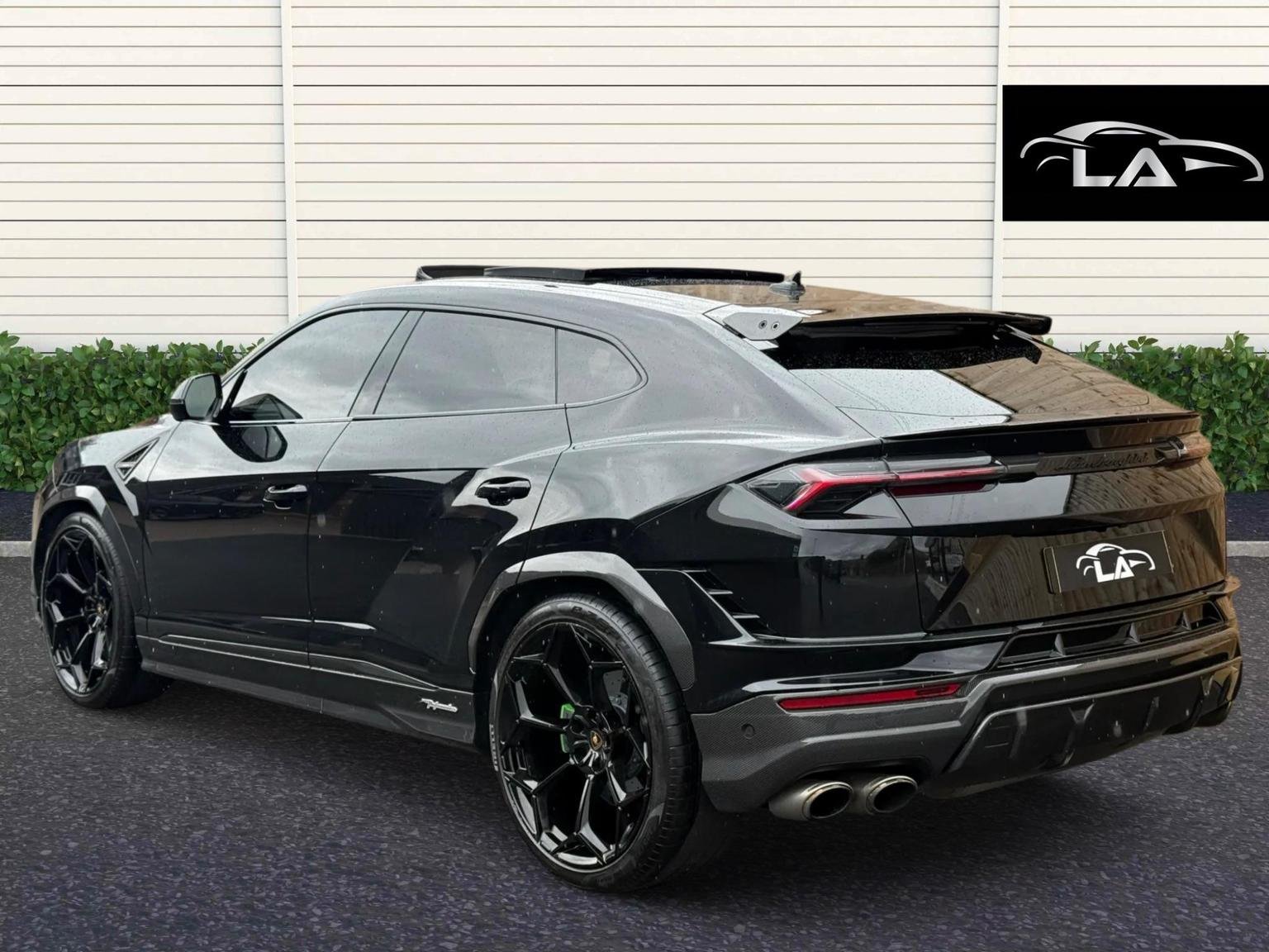 Lamborghini URUS