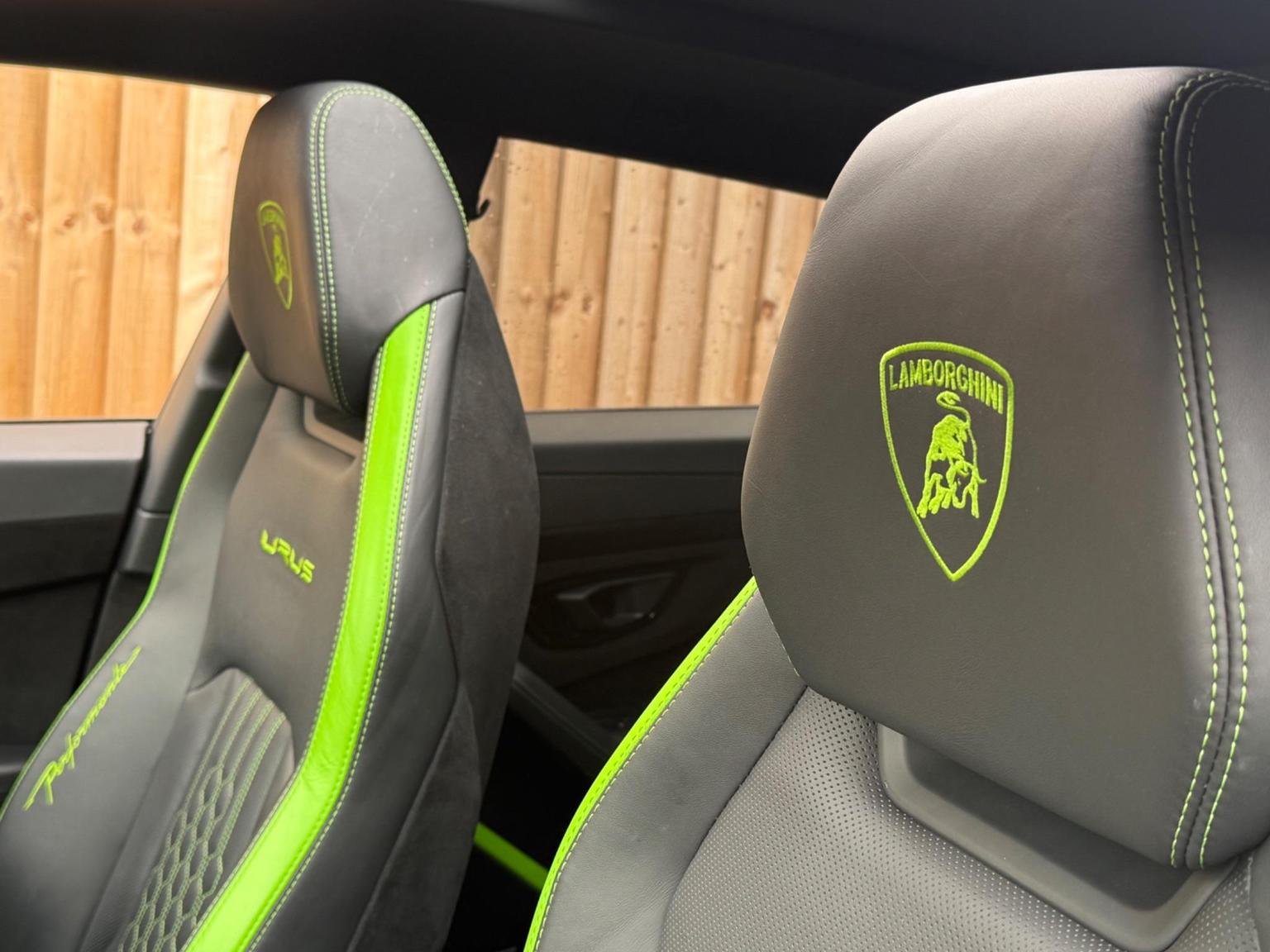 Lamborghini URUS
