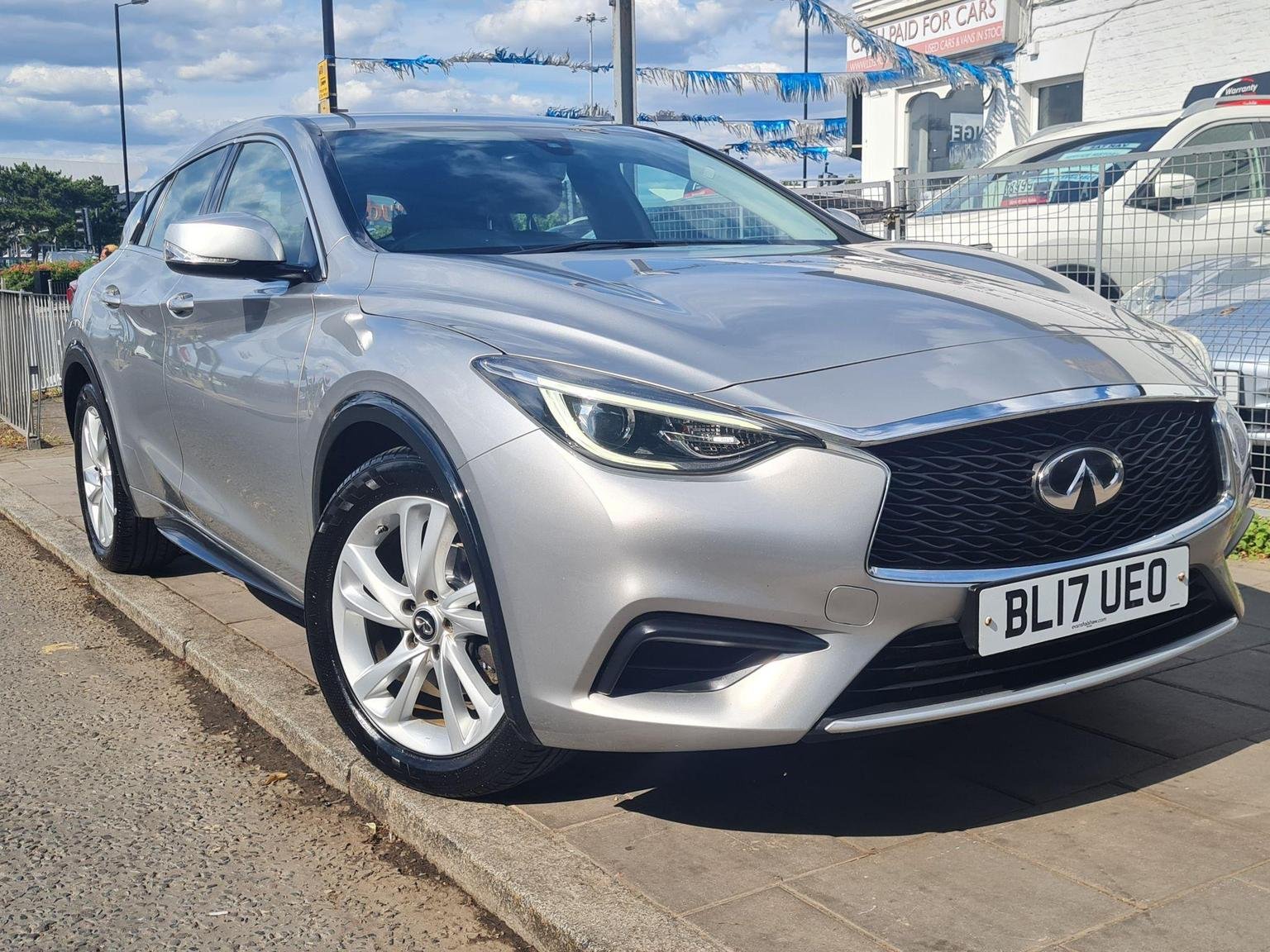Infiniti Q30