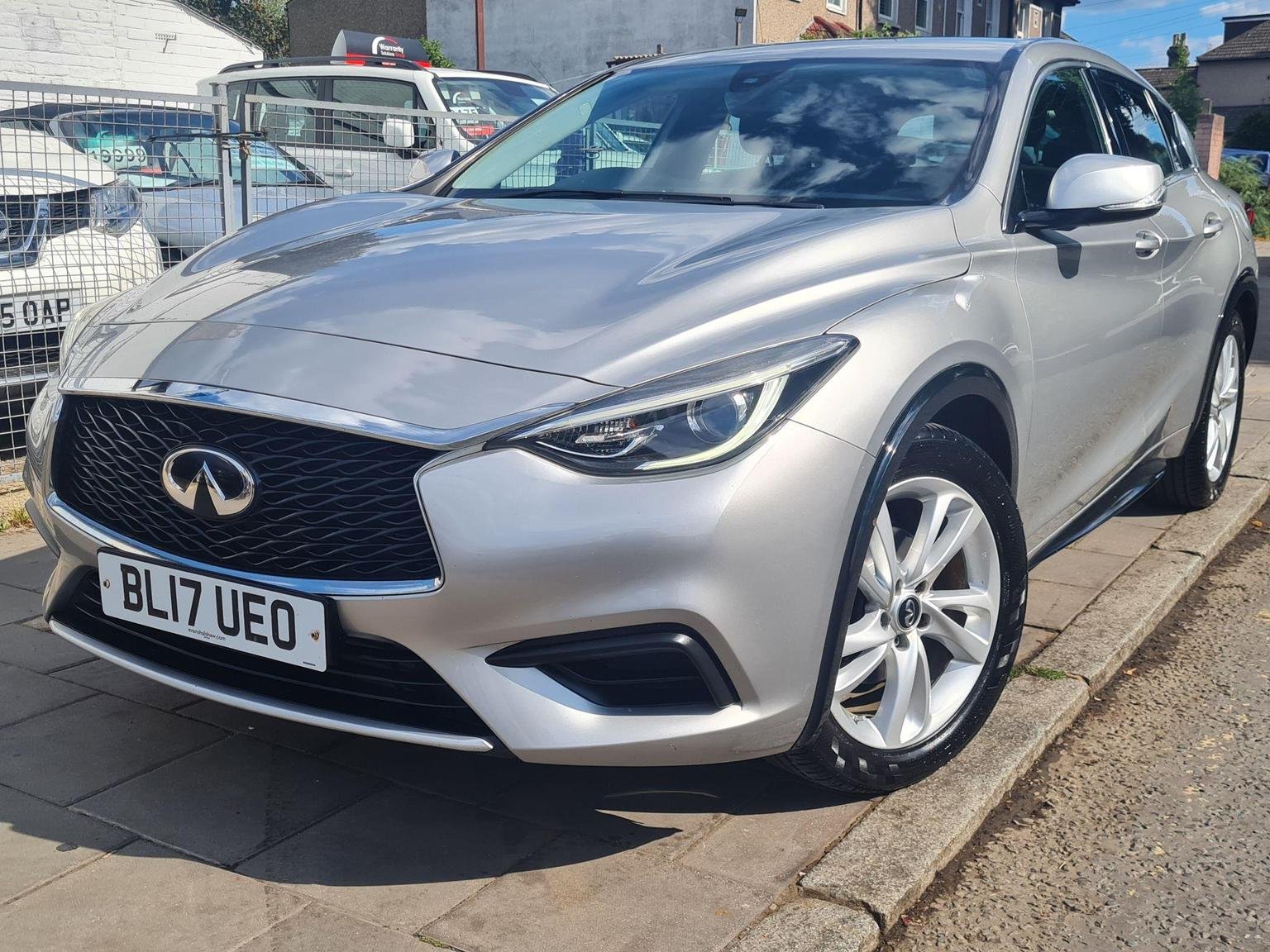 Infiniti Q30