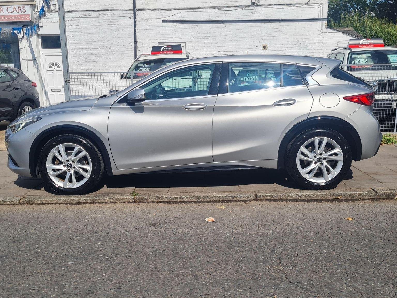 Infiniti Q30