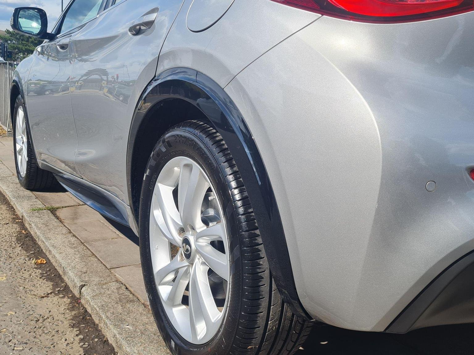 Infiniti Q30