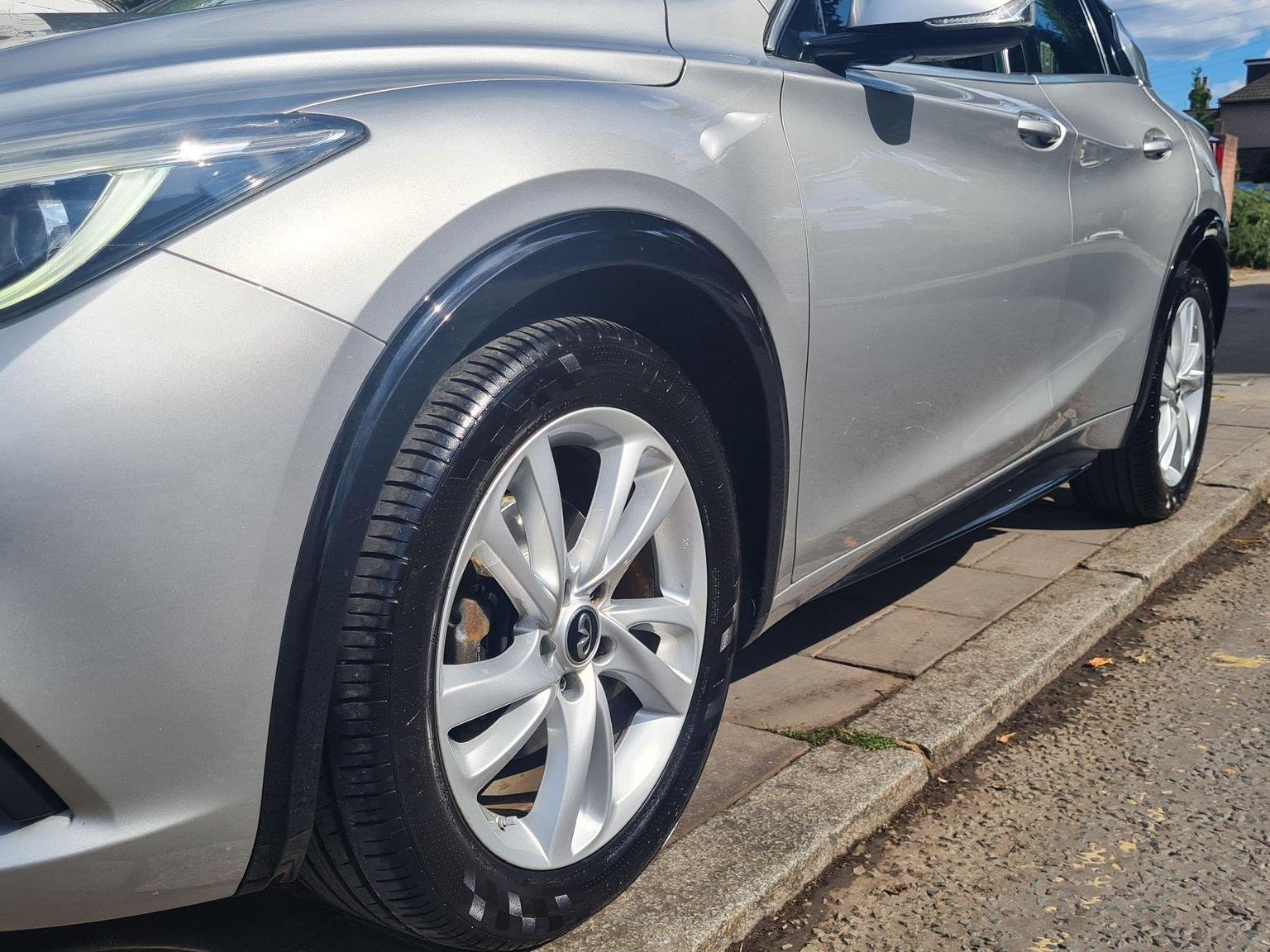 Infiniti Q30