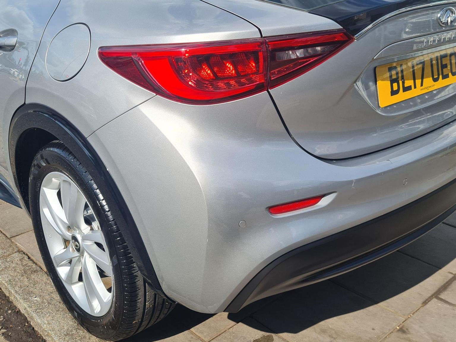 Infiniti Q30