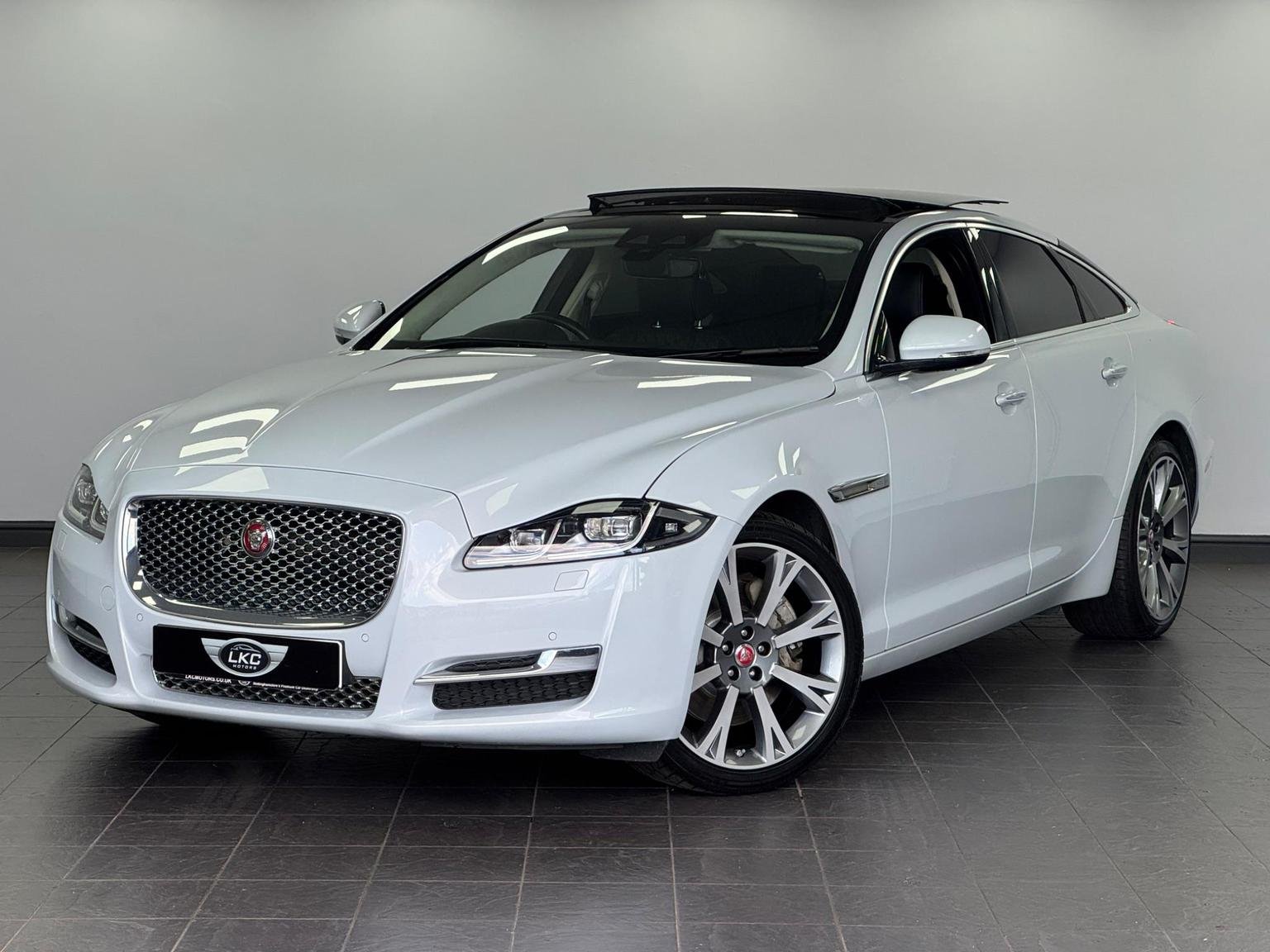 Jaguar XJ
