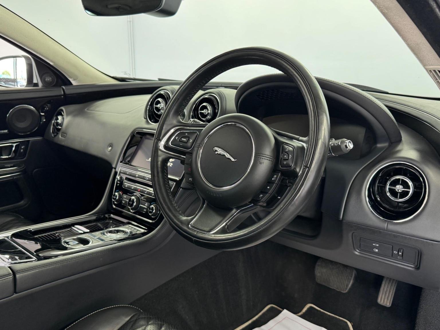Jaguar XJ