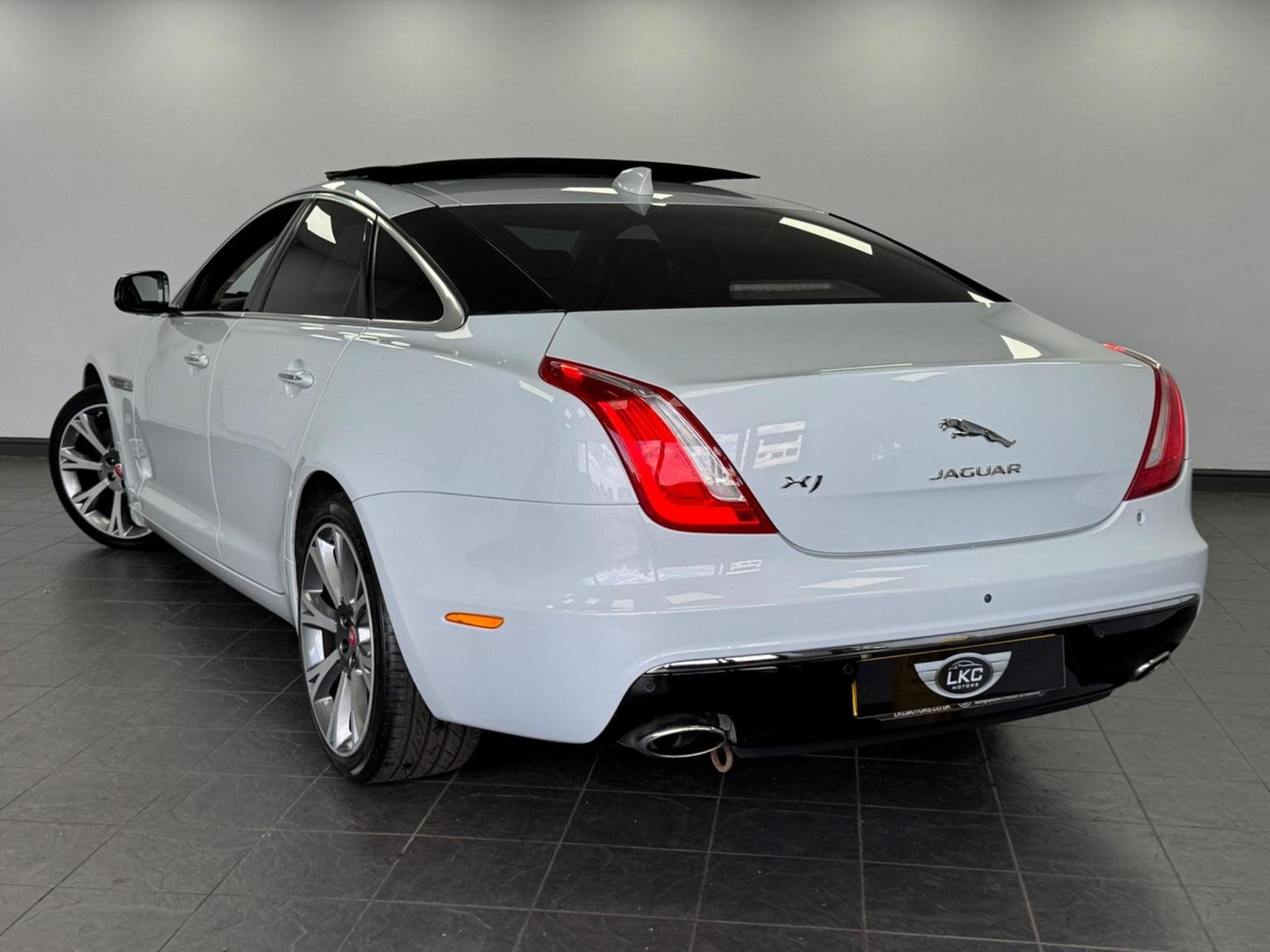 Jaguar XJ