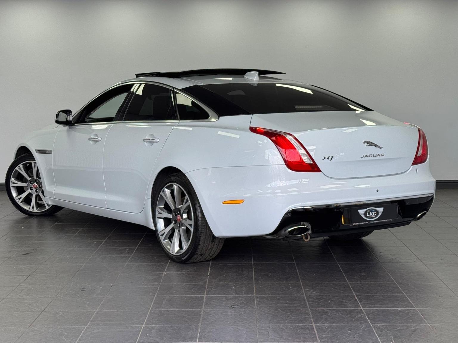 Jaguar XJ