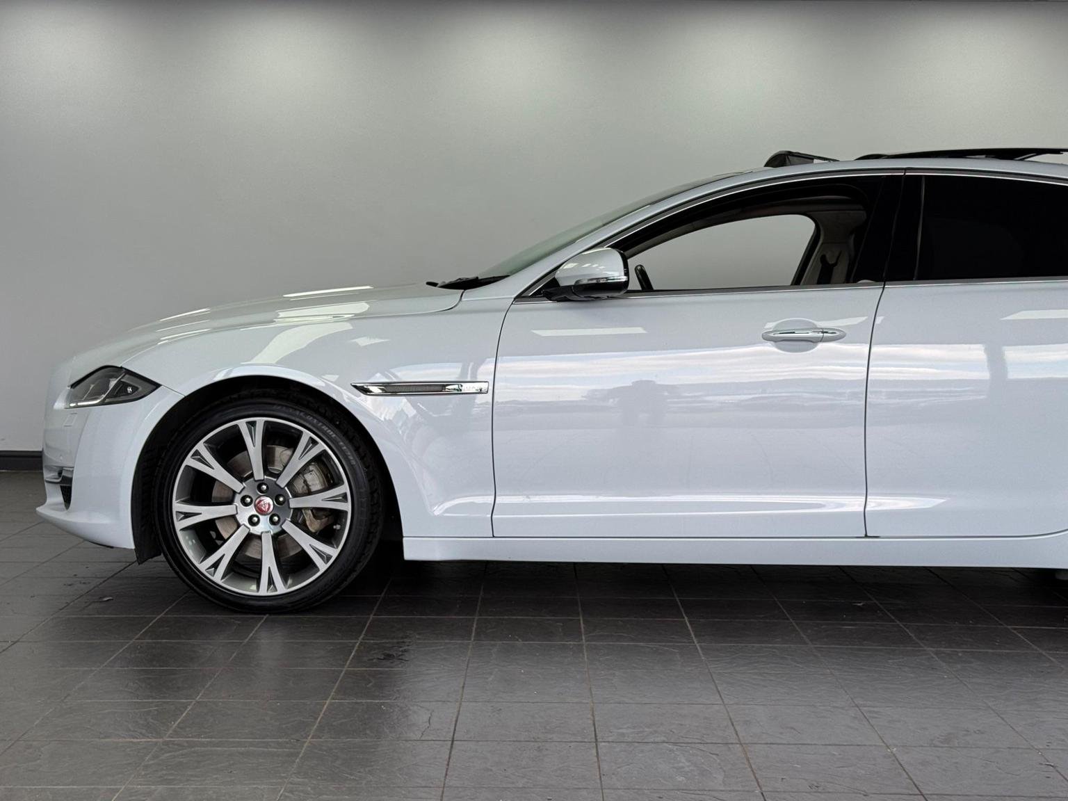 Jaguar XJ