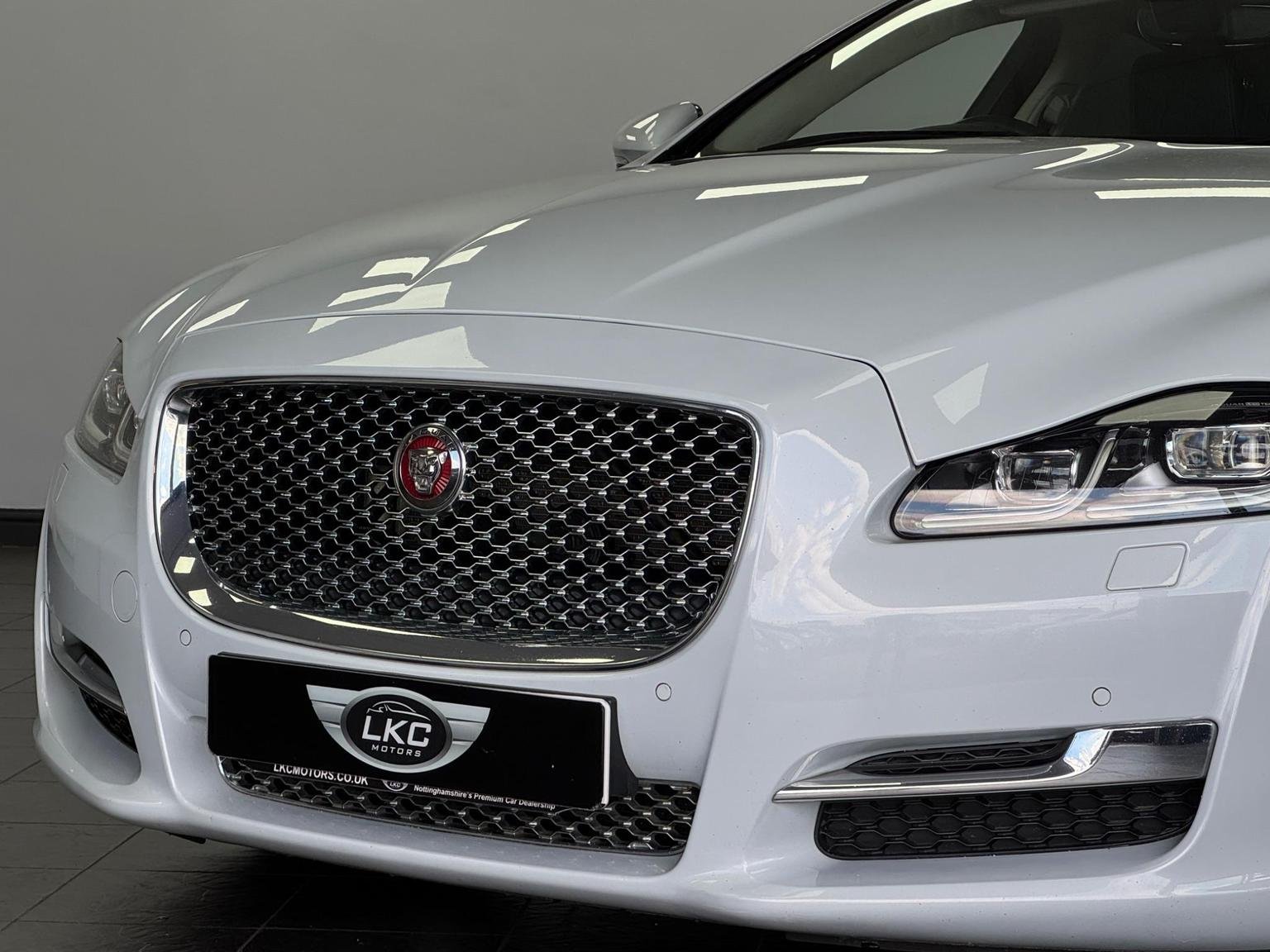 Jaguar XJ