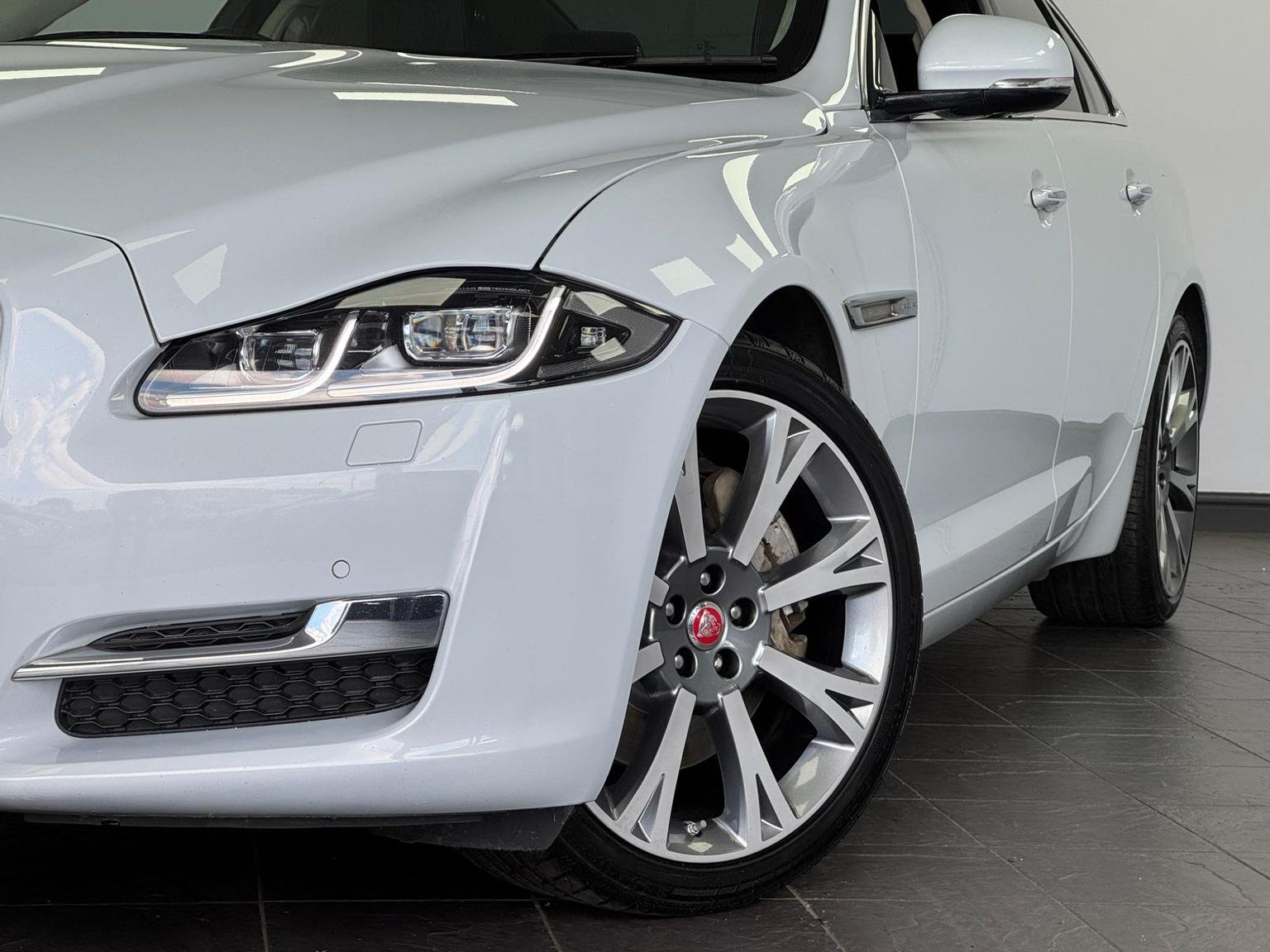 Jaguar XJ