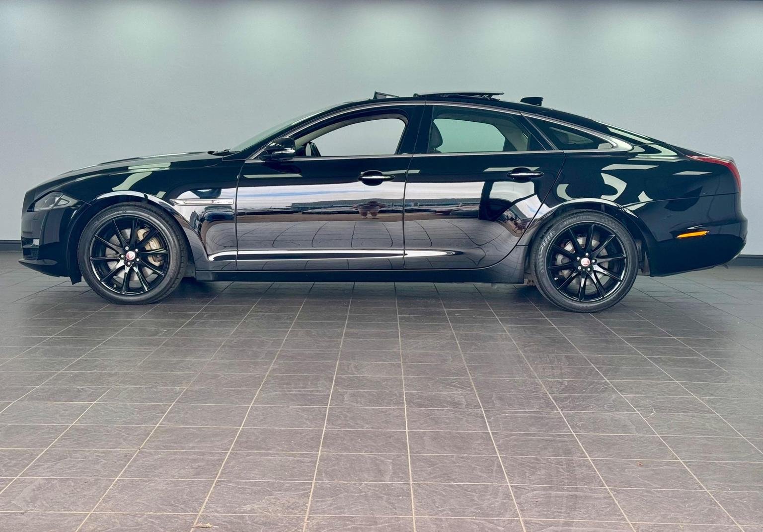 Jaguar XJ