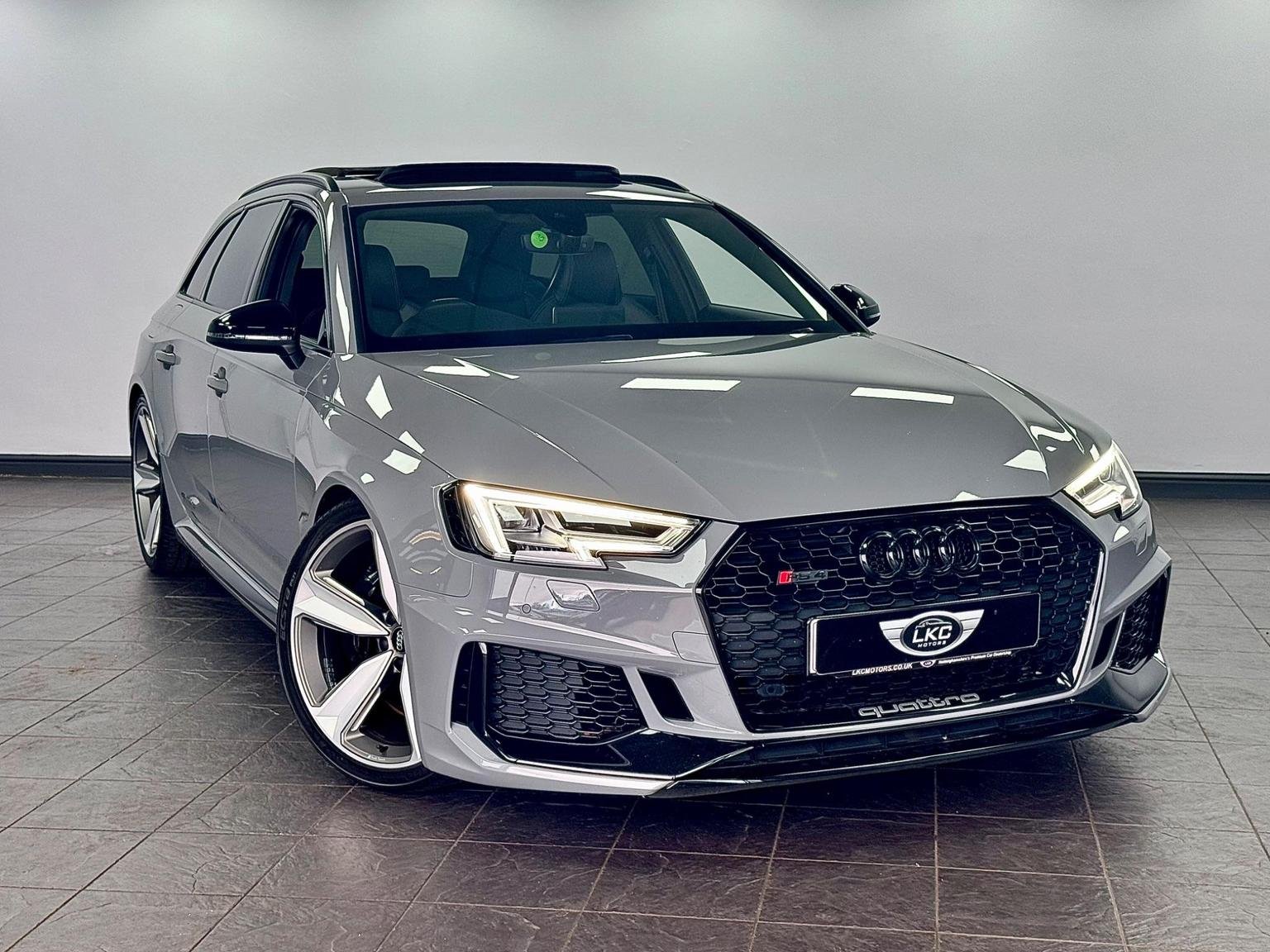 Audi RS4 Saloon