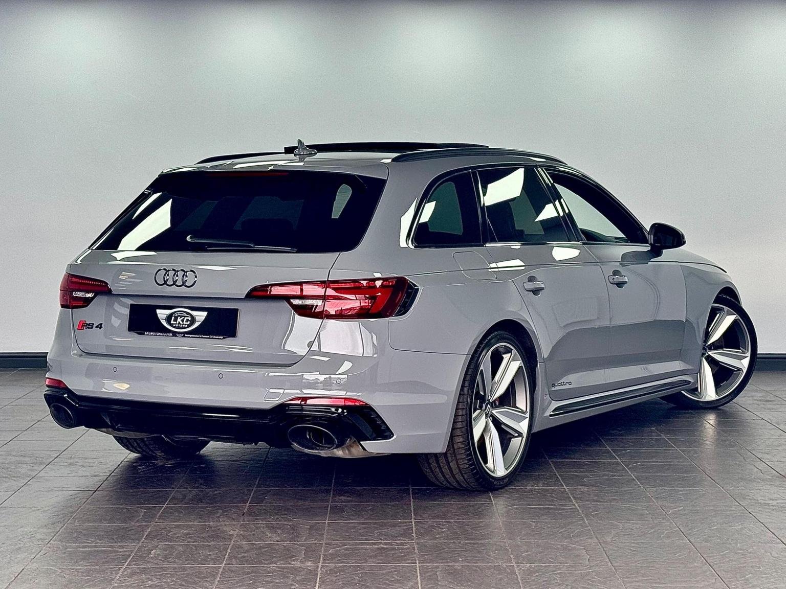 Audi RS4 Saloon