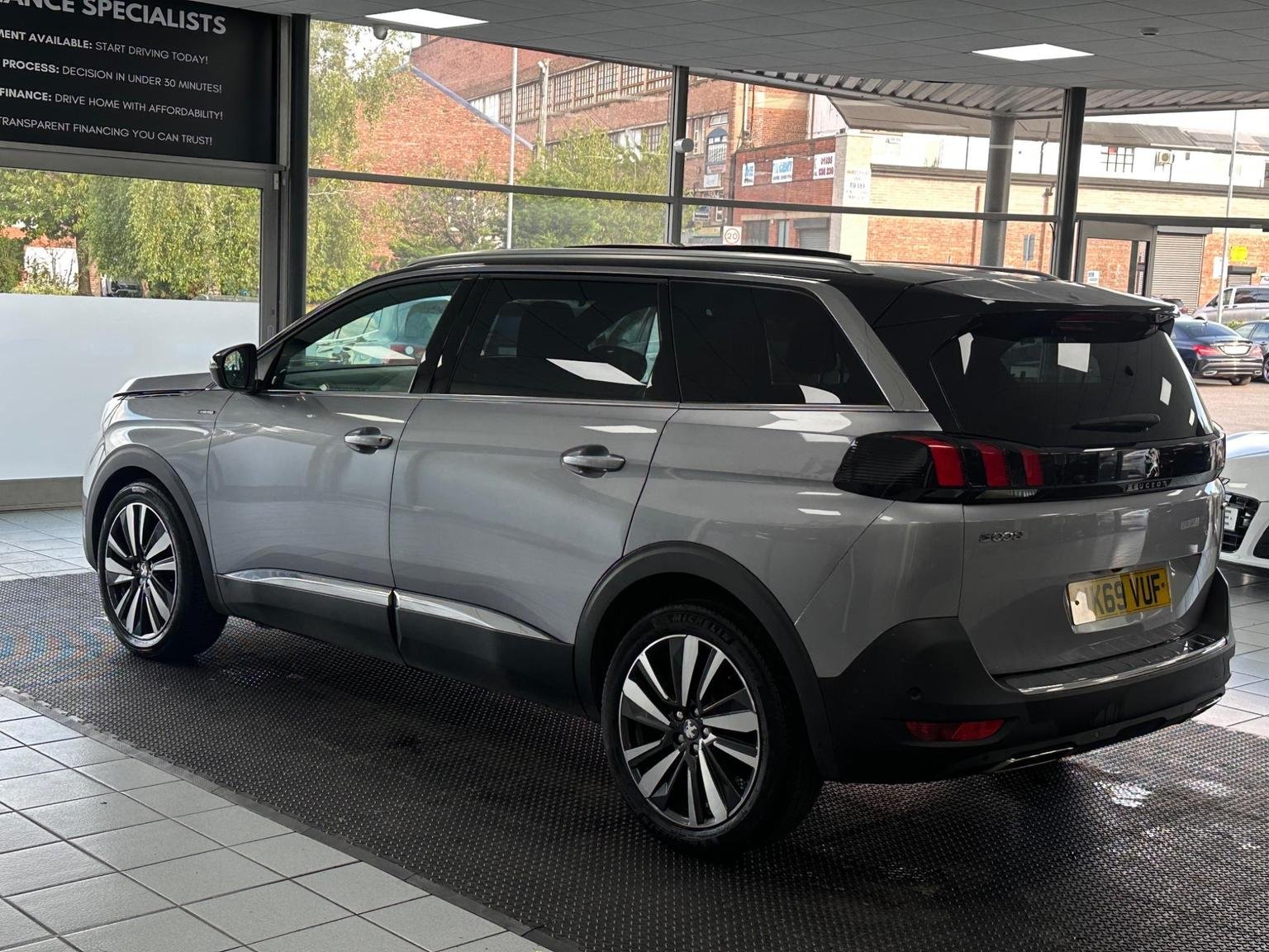 Peugeot 5008