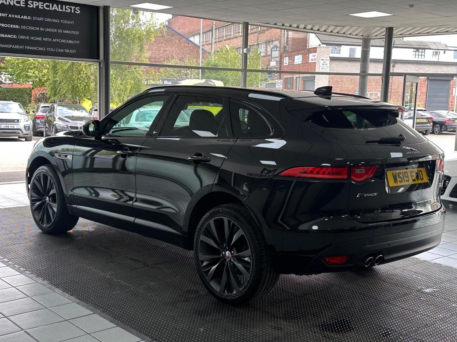 Jaguar F Pace