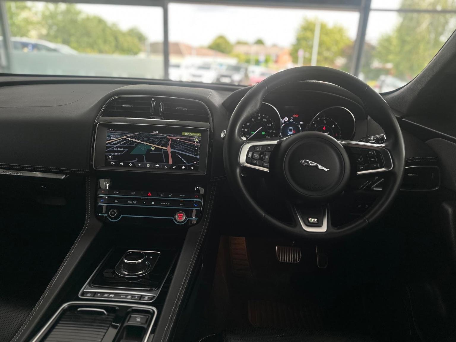 Jaguar F Pace