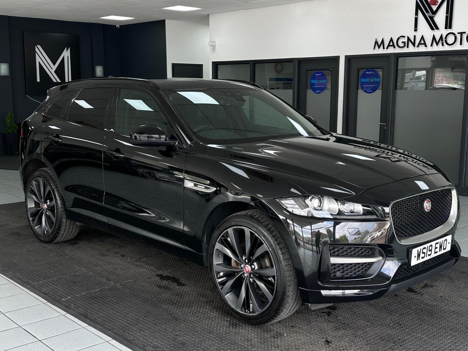 Jaguar F Pace