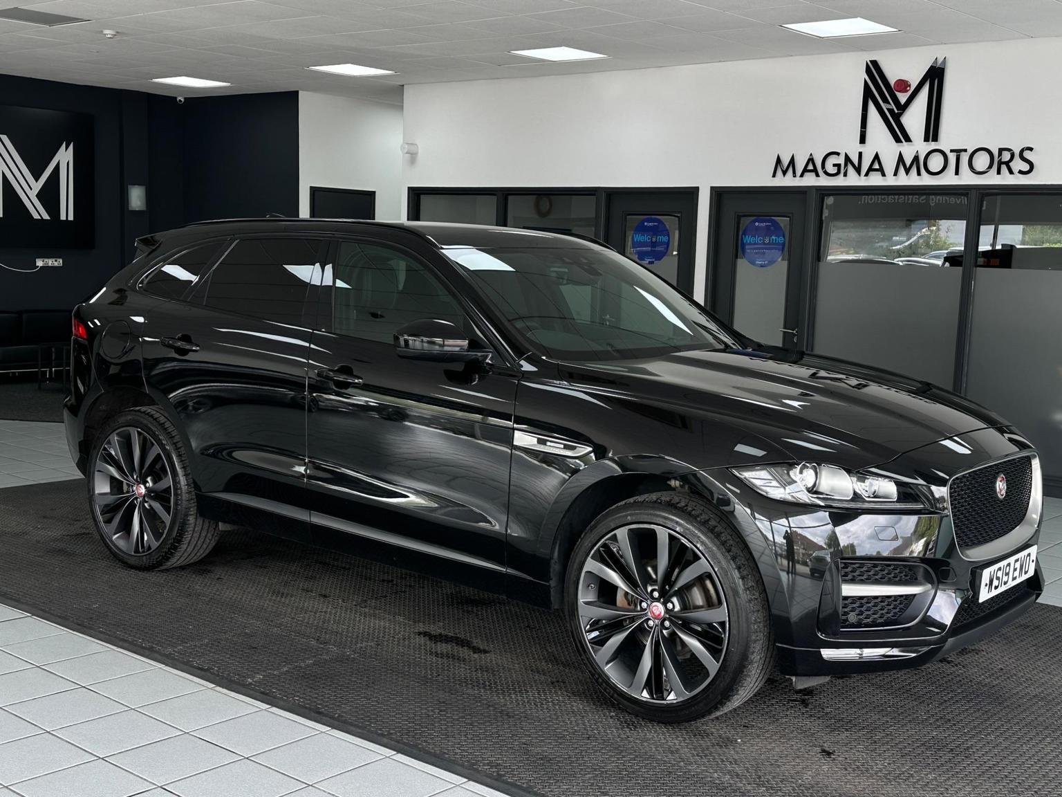 Jaguar F Pace