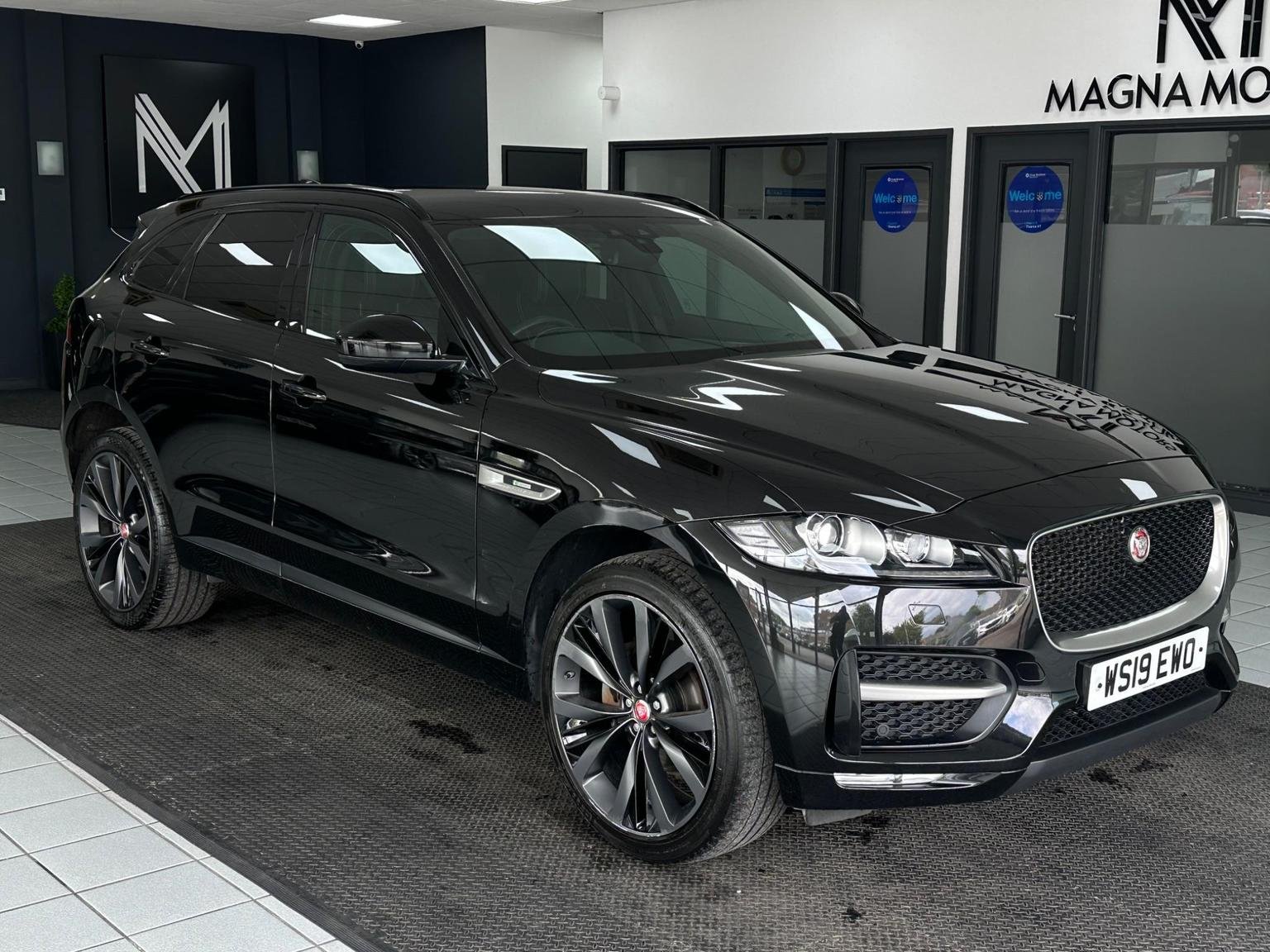Jaguar F Pace