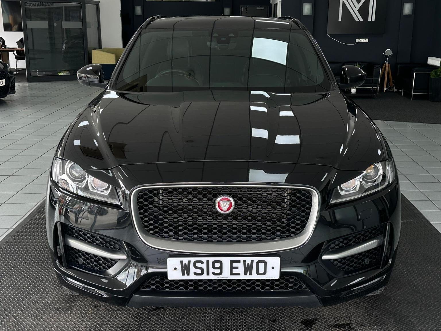 Jaguar F Pace