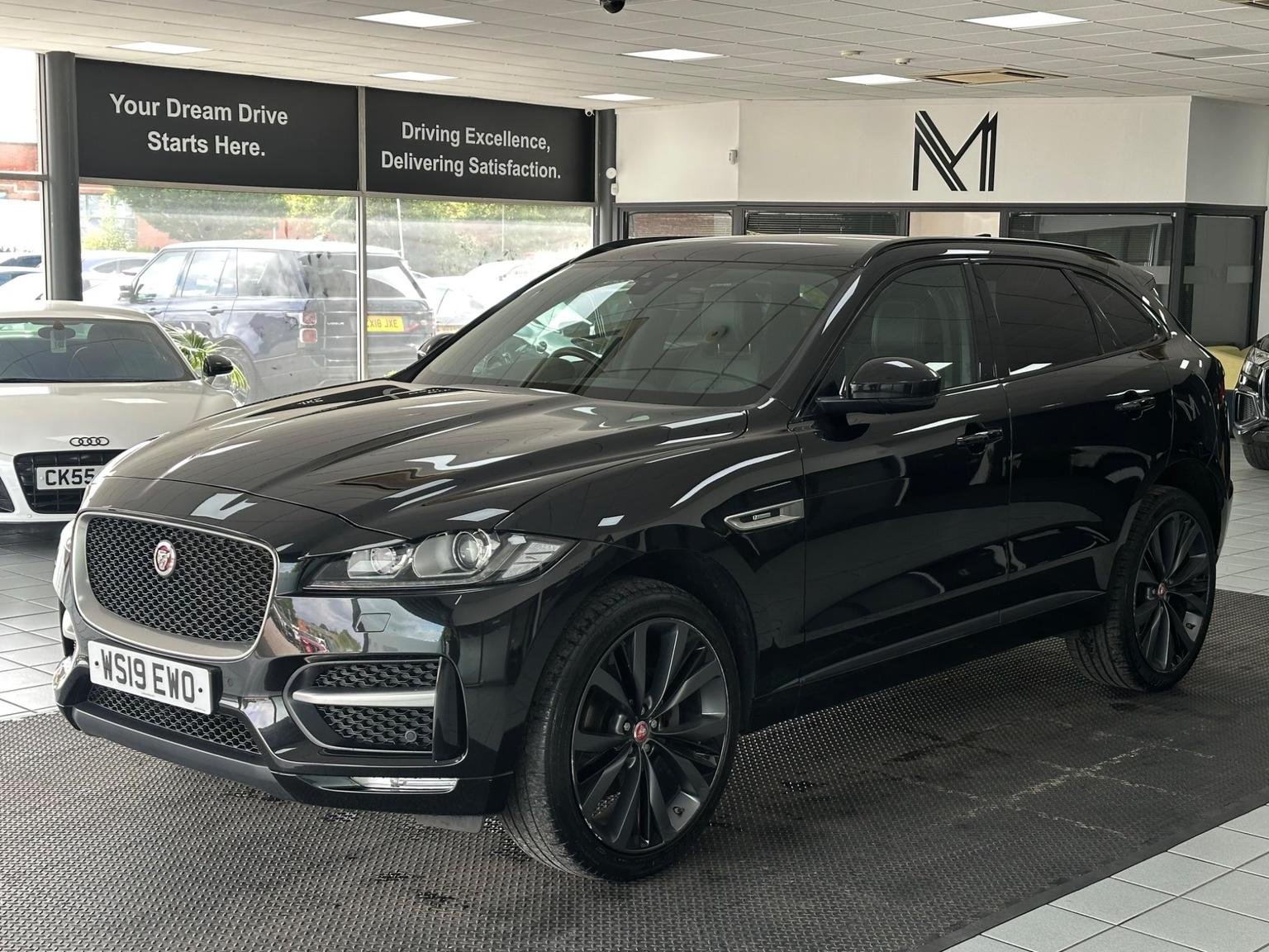 Jaguar F Pace