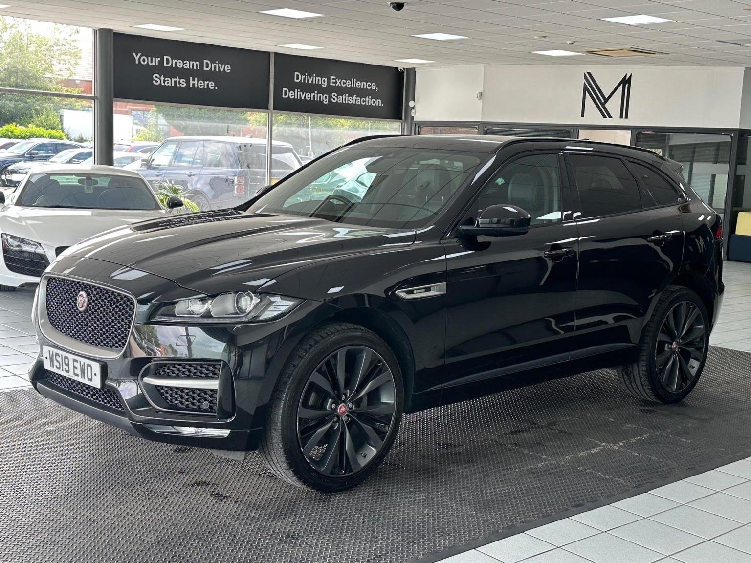 Jaguar F Pace