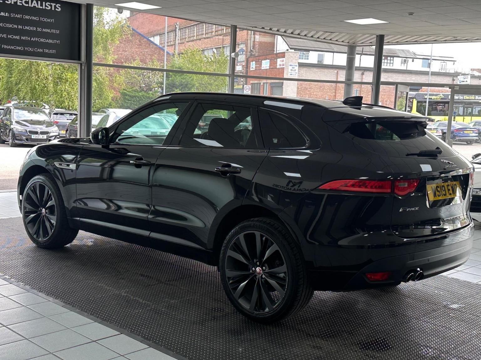 Jaguar F Pace