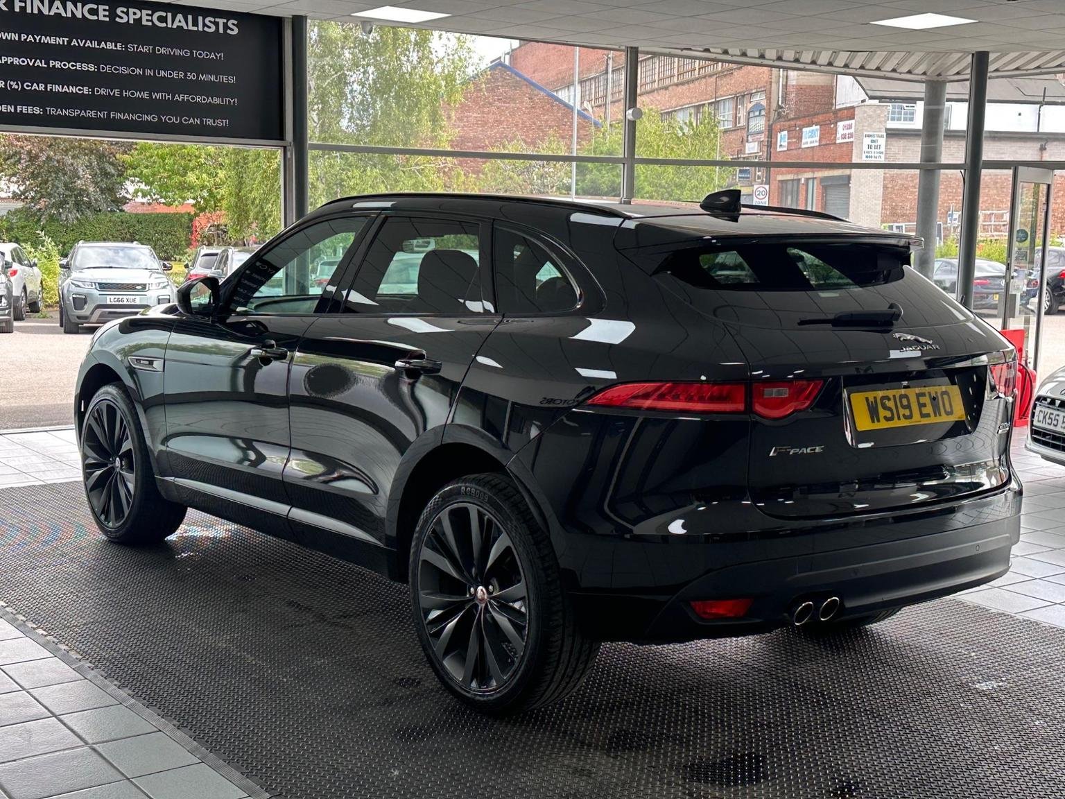 Jaguar F Pace