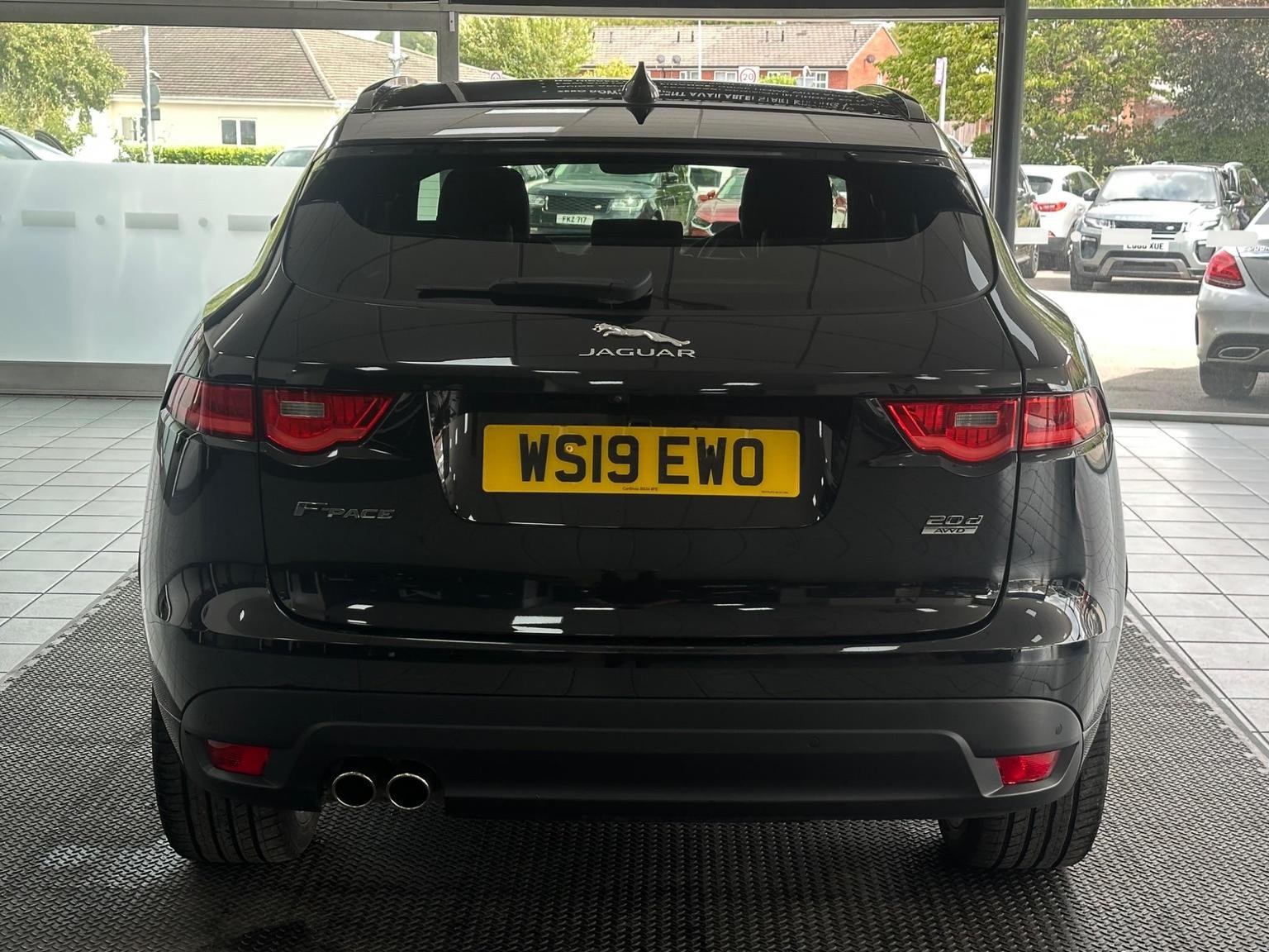 Jaguar F Pace